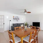 T2 2 Linha Vista Mar דירה